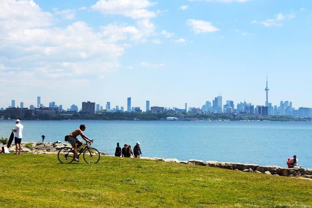 Renovated Guest Suite Near The Lake & High Park In Toronto! Экстерьер фото