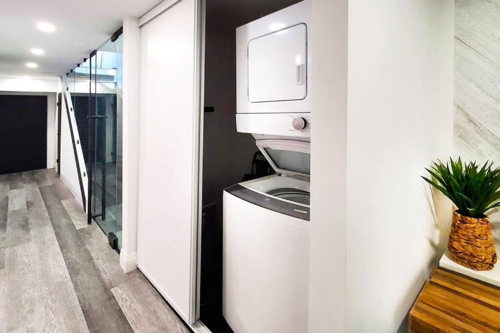 Renovated Guest Suite Near The Lake & High Park In Toronto! Экстерьер фото
